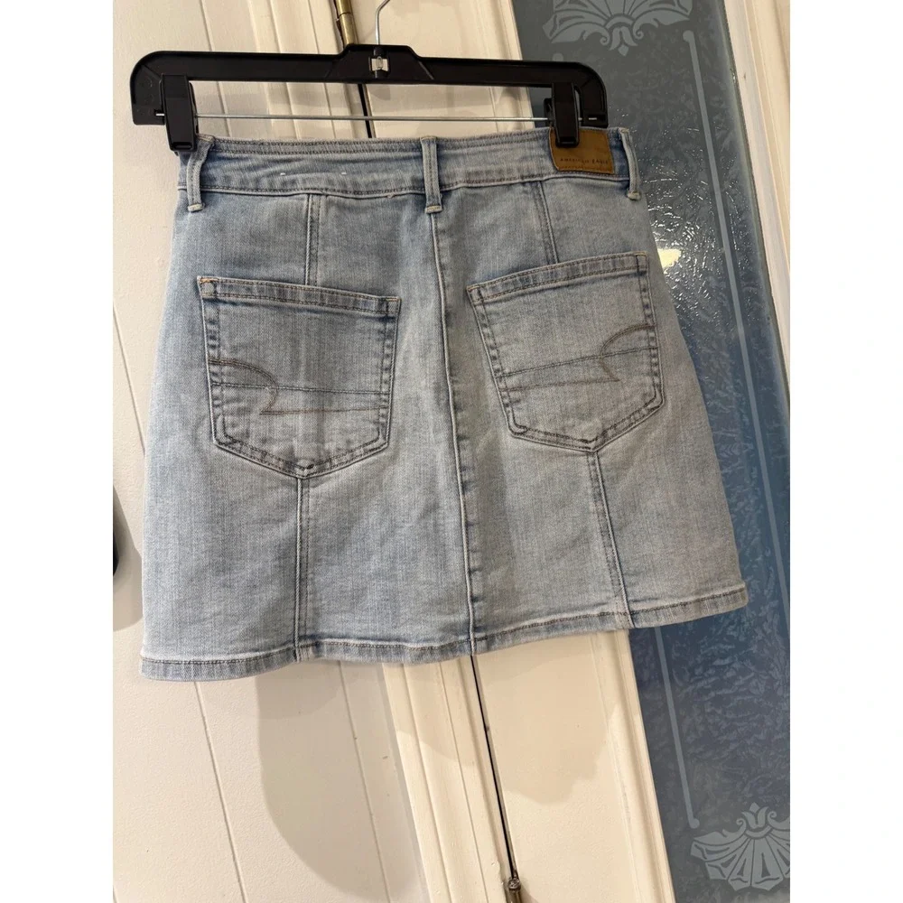 American Eagle Hi-Rise A-Line Denim Mini Skirt Light Wash Size 4 Button Front